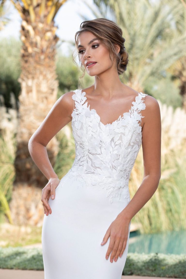  divina sposa marque prestige chantal ferrari mariage robe de mariee femme habillement sciez 74 haute savoie 