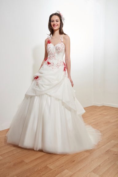 boutique showroom la robe de ma vie m6 chantal ferrari mariage robe de mariee femme habillement sciez 74 haute savoie the sposa group